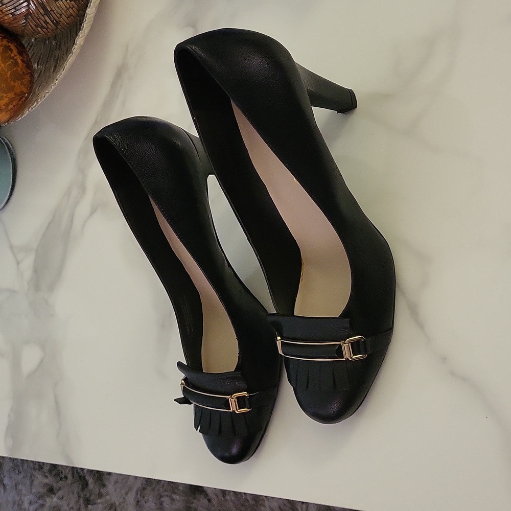 Shoes - Picture 2 of 4